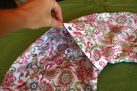 DIY: Easy Nursing Pillow Cover (No Zippers) | Between 3 SistersBetween 3 Sisters Diy Boppy Pillow Cover, Diy Boppy Cover, Boppy Cover Pattern, Diy Nursing Pillow, Baby Boppy, Baby Bib Tutorial, Boppy Pillow Cover, Diy Nursing, No Sew Pillow Covers