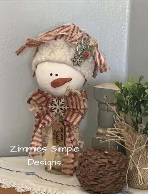 Spindle Snowmen, Farmhouse Snowman, Farm House Colors, Box Shelves, Christmas Handmade, Primitive Farmhouse, Snowman Decorations, Christmas Ornament Crafts, Primitive Christmas