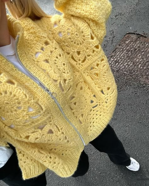 knitting • Instagram Yellow Yarn Crochet, Yellow Crochet Projects, Yellow Crochet Sweater, Crochet Gilet, Crochet Yellow, Diy Vetement, Crochet Business, Knit Ideas, Crochet Fashion Patterns