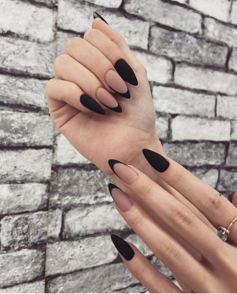 Black Gel Nails, Witchy Nails, Romantic Nails, Edgy Nails, Goth Nails, Almond Acrylic Nails, Black Nail, Chic Nails, Short Acrylic Nails