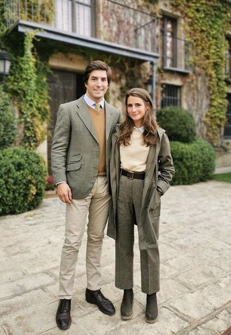 Classy English Outfits, Old Money Outdoor Outfit, English Countryside Outfit Summer, British Countryside Aesthetic Outfits, English Country Chic Outfits, Countryside Chic Outfit, English Countryside Aesthetic Fashion, English Country Fashion Women, French Countryside Outfit