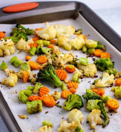 How to roast frozen vegetables Normandy Vegetables Recipe, Normandy Vegetables, Frozen Mixed Vegetable Recipes, Cooking Frozen Green Beans, Roasting Frozen Vegetables, Frozen Vegetable Recipes, Roast Frozen Broccoli, Mix Vegetable Recipe, Vegetable Recipes Dinner