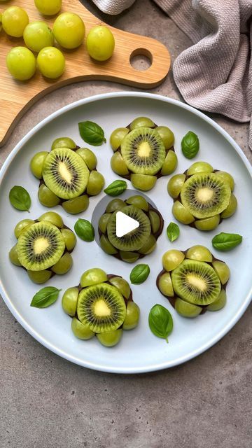 Sine Siemkowicz on Instagram: "🌼Dark Chocolate Kiwi Flowers🌼  The perfect healthy dessert or snack idea.   You can find the instructions on my website (link in bio) or google ‘Foodbites dark chocolate kiwi flowers’.  #kiwi #sweet #treats #frutiplatter dessert #chocolate #kidssnacks" Dessert Chocolate, Kids Snacks, Website Link, Healthy Dessert, Kiwi, My Website, Food Art, Dark Chocolate, Great Recipes