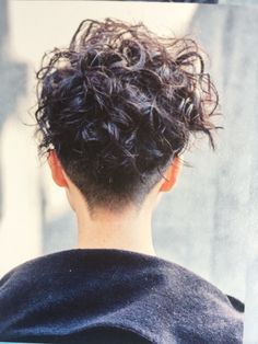 Edgy Curly Short Hair, Undercut Curly Hair, Short Curly Hairstyles For Women, Curly Undercut, Curly Pixie Hairstyles, Curly Pixie Haircuts, Hairstyle Tips, Short Curly Hairstyles, Perfect Hairstyle