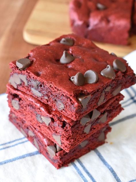 are sure to be your new favorite brownie recipe. With just a handful of ingredients, you can have the most delicious red velvet brownies with an amazing fudgy texture!  Make this delicious cake with this  highly recommended red velvet cake  mix that Amazon reviewers swear by! This red velvet brownies recipe is a game changer. By using a box of red velvet cake mix as the base, you're saving time without lacking flavor.For more delicious brownie recipes try my Peanut Butter Brownie Cup… Red Velvet Box Recipes, Red Velvet Box Brownies, Red Velvet Box Mix Recipes, Recipes With Red Velvet Cake Mix Boxes, Red Velvet Cake Mix Ideas, Red Velvet Brownies From Box Cake Mixes, Red Velvet Cake Mix Recipes, Brownies With Chocolate Chips, Red Velvet Brownies Recipe