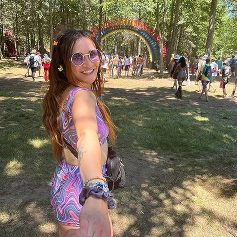 Electric Forest Festival Outfits, Electric Forest Outfit, Festival Pics, Outfits Crop Top, Baggy Cardigan, Festival Outfit Ideas, Forest Festival, Rave Concert, Electric Forest Festival