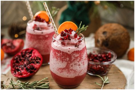 Easy Holiday Drinks, Cranberry Upside Down Cake, Christmas Drinks Recipes, Pina Colada Recipe, Christmas Drink, Christmas Dinner Party, Tropical Drink, Sugar Maple, Coconut Rum