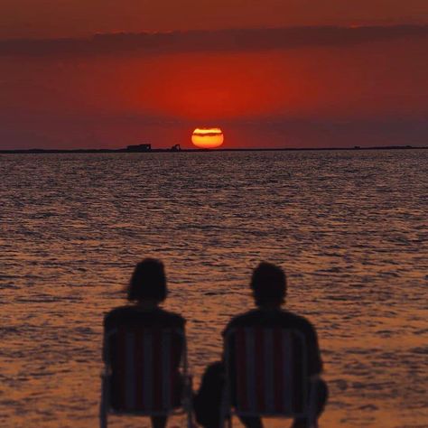 The Love Club, Sunset Lover, Couple Aesthetic, Image Hd, Couple Pictures, Couple Goals, The Ocean, Aesthetic Pictures, The Sun