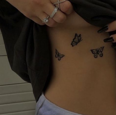 Butterfly Tattoo Underboob Tattoos, Unique Tattoo Ideas, Small Chest Tattoos, Butterfly Cute, Underboob Tattoo, Spine Tattoos For Women, Chest Tattoos For Women, Pretty Tattoos For Women, Butterfly Tattoos