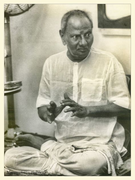 Book Review: I Am That, by Nisargadatta Maharaj Nisargadatta Maharaj, Home Yoga Practice, Concept Draw, Cheap Books Online, Yoga Sutras, Language Spanish, Cheap Books, Best Selling Books, Photo Essay