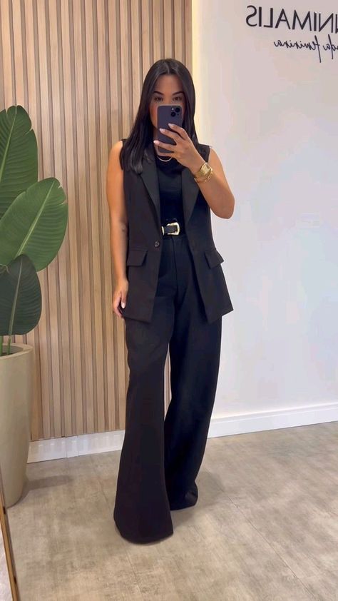 Blazer Vest Outfits For Women, Black Vest Outfits, Black Waistcoat Outfit, Blazer Vest Outfit, Sleeveless Vest Outfit, Sleeveless Blazer Outfit, Long Vest Outfit, Outfit Total Black, Black Vest Outfit