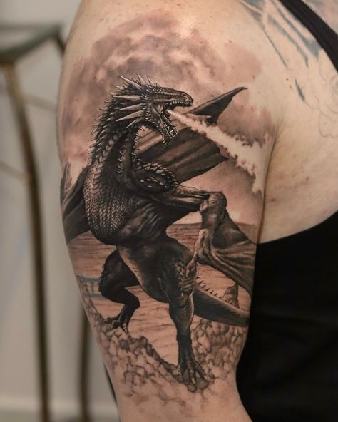 Marcos Paulo Torre / Micro Realismo / Geek | M E L E Y S ⚡️ The Red Queen #dragon #dragao #houseofthedragon #houseofdragons #meleystheredqueen #meleys #meleysthedragon #gameofthrones… | Instagram Targaryen Tattoo Ideas, House Of Dragon Tattoo, House Of The Dragon Tattoo, Dragon Tattoo Game Of Thrones, Dragon Tattoo Upper Arm, Queen Dragon, Drogon Game Of Thrones, Dragon Fanart, Targaryen Tattoo