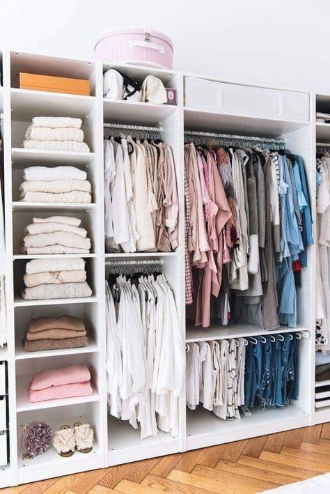 Small Walk In Closet Organization, Organized Wardrobe, Wardrobe Design Ideas, Small Closet Organization Bedroom, Organizing Walk In Closet, Organize Clothes, Master Closet Organization, Smart Closet, Extra Space Storage