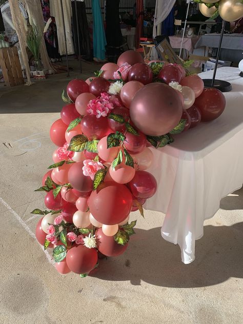 Burgundy end of table runner with flowers and leafy vine. Balloon Garland Centerpiece Table, Balloon Garland Table Runner, Balloon Runner, Table Balloon Garland, Balon Decoration, Red Baloons, Balloon Table Runner, Table Runner With Flowers, Brunch Setup