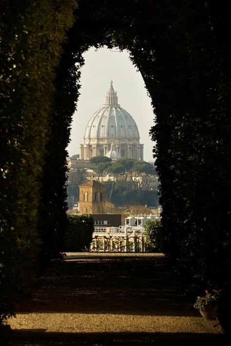 Rome Keyhole View, Italy Rome, Rome Bucket List, Rome Photo, Moving To Italy, Travel Collage, Italy Aesthetic, Rome Travel, Northern Italy