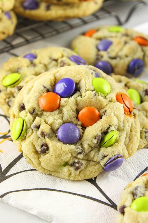 Halloween Cookies M&m, Halloween Mm Cookies, Halloween M And M Cookies, M&m Cookies Halloween, M&m Halloween Costumes, Peanut Butter Halloween Cookies, Halloween M&m Treats, Halloween M&ms, Best M&m Cookies Ever