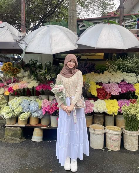 Ootd Hijab Skirt, Korean Hijab, Kemeja Korea, Hijab Skirt, Muslim Women Fashion, Casual Hijab, Casual Hijab Outfit, Hijab Girl, Ootd Ideas