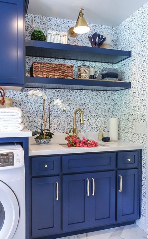 Laundry Cabinet Color Ideas, Design Down Under, Blue And Gold Laundry Room, Small Navy Bathroom, Navy Blue Laundry Room, Small Laundry Room Decor Ideas, Blue Laundry Room, Blue Laundry Rooms, Laundry Room Ideas Small Space