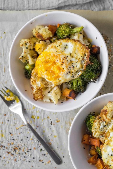 Roasted Veggie Bowl, Vegan Grill, Eggs Dinner, Everything Bagel Seasoning, Eat Healthy Food, Healthy Eggs, Bagel Seasoning, Get Rid Of Warts, Veggie Bowl