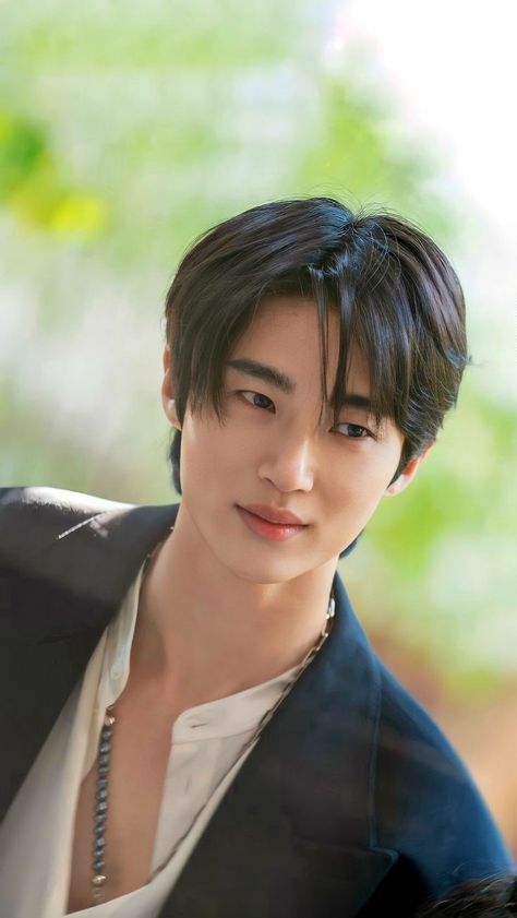 Byeon woo seok Most Handsome Korean Actors, Byeon Woo Seok, Korean Male Actors, Interesting Pictures, Ideal Type, Strong Girls, Cute Celebrity Guys, Handsome Actors, Kdrama Actors