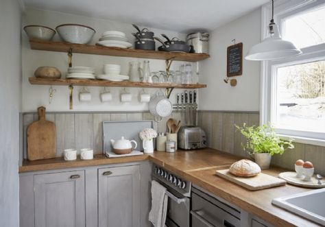 Décor Inspiration | A Coastal Cottage in Cornwall, England Seaside Cottage Interior, Cornwall Cottages, Self Catering Cottages, Luxury Cottage, Cottage Interior, Cottage Kitchens, Small Farmhouse, Coastal Living Rooms, Seaside Cottage