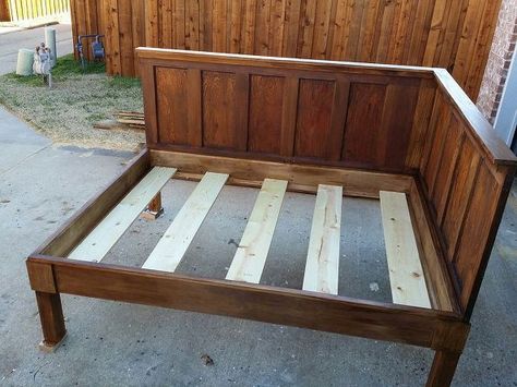 Corner Queen Size Bed - Using 2 Old 5 Panel Doors - Vintage Headboards Corner Bed Headboard, Corner Bed Ideas, Corner Bed Frame, Bed Headboard Ideas, Corner Headboard, 5 Panel Doors, Furniture Repurposing, Diy Wood Headboard, Doors Vintage