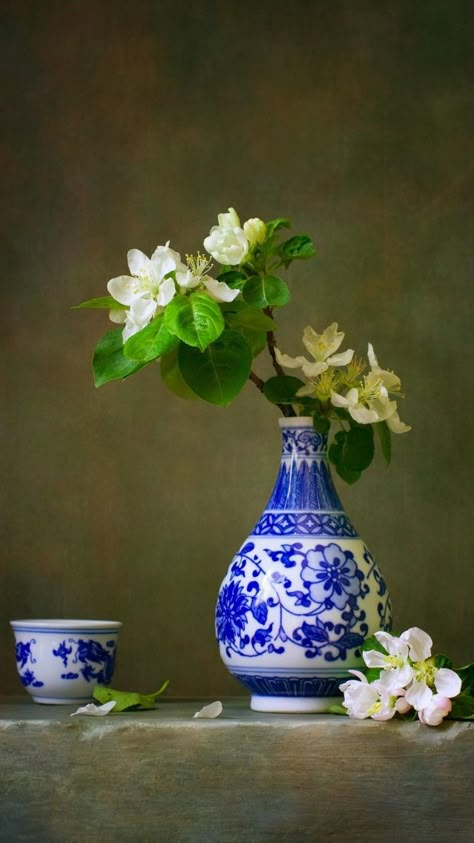 Chinese Vase Painting, Blue And White Vases With Flowers, White Vase With Flowers, Painting Panels, Michael James Smith, Exhibition Painting, Vintage Still Life, Vase With Flowers, Greenery Arrangements