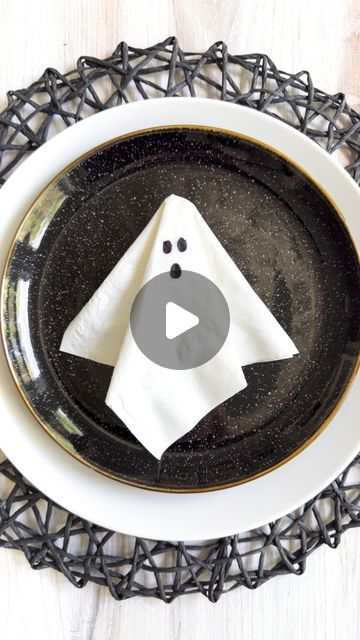 Kelley Nan Lopez on Instagram: "Which is your favorite? 👻 🕷️ 🦴 🦇   And seriously, how tickled would your kid be with a simple paper napkin ghost/spider napkin ring — as a surprise at dinner or tucked into their lunch?  ➡️ Comment HALLOWEEN and I’ll message several more simple, kid friendly ideas your way!  📌 Save as a reminder to try one of these this season (you can set up a Halloween, party ideas, or holiday folder if you don’t already have one!)  #halloweenideas #kidshalloweenideas #halloweennapkins #napkinfolding #halloweenpartyideas #halloweenplacesetting #halloweentable #halloweentablescape" Halloween Cloth Napkins, Halloween Place Cards, Halloween Napkin Folding, Ghost Napkins, Paper Napkin Folding, Halloween Napkins, Halloween Tablescape, Halloween Ghost Decorations, Ghost Diy