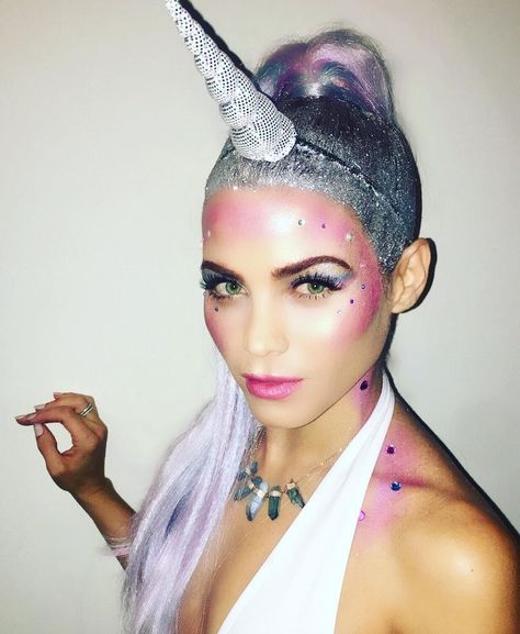 10 Halloween Costume Ideas 2017 | Glamour Unicorn Makeup Tutorial, Unicorn Makeup Halloween, Beautiful Halloween Makeup, Make Carnaval, Halloween Make-up Looks, Unicorn Halloween Costume, Best Celebrity Halloween Costumes, Animal Makeup, Halloween Costumes 2016