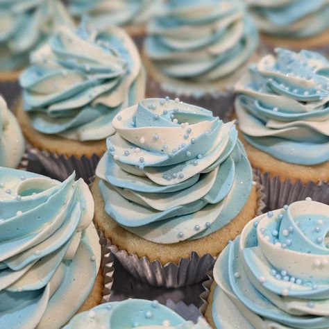 Pretty cupcakes for a rehearsal dinner. Vanilla cupcakes with chocolate ganache filling and topped with swirls of creamy vanilla buttercream . . . #torontocakeartist #torontocustomcakes #customcaketoronto #torontocustomcupcakes #customcupcakestoronto #torontobridal #weddingcupcakes Winter Birthday Cupcakes, Blue Frosted Cupcakes, Blue And Silver Cupcakes, Light Blue Cupcakes, Winter Cupcakes, School Cupcakes, Silver Cupcakes, Client Board, Cupcakes With Chocolate