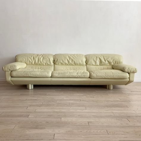 Cream Leather Couch, Distressed Leather Sofa, Cream Leather Sofa, Neutral Sofa, Girl Apartment, Italian Cream, Sofa Inspiration, Clean Sofa, Living Room Sofa Design