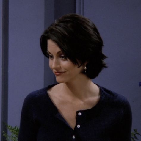 Courtney Cox Short Hair, Monica Geller Short Hair, Monica Geller Hair, Courtney Cox Hair, Different Hair Cut, Mom Haircut, Mom Haircuts, Curly Hair Care Routine, Courtney Cox