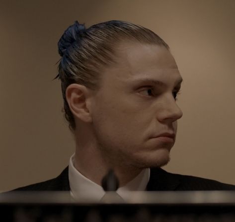 Evan Peters Kai Anderson, Kai Anderson Gif, Kai Anderson Clown Mask, Kai Anderson Hot Ahs, Ahs Cult, Evan Peters Icon Magazine, Kyle Spencer, Ahs Cast, American Horror Story Memes