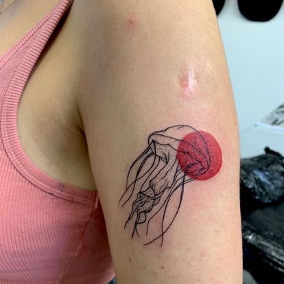 Fish Tattoo Fine Line, Graphic Tattoo Geometric, Red Line Tattoo, Fine Tattoo, Ignorant Tattoo, Tattoos Feminine, Red Ink Tattoo, Botanical Tattoos, Tattoos Color