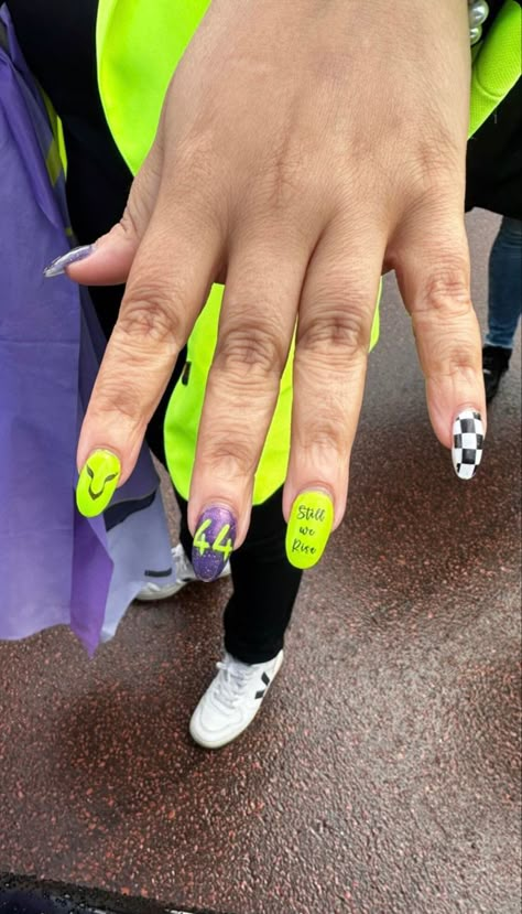 Lewis Hamilton Nails, F1 Nails, Hamilton Nails, Racing Nails, Theme Nails, Grey Acrylic Nails, Lewis Hamilton Mercedes, F1 Lewis Hamilton, Hair Color Streaks