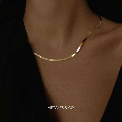 This expertly crafted Snake Chain is 3mm wide and exudes a sleek and luxurious look. Perfect for those who appreciate fine jewelry, its fluid design complements any outfit. Made with precision, this chain is a versatile addition to any collection. Upgrade your style with this elegant and timeless piece. ✨Enjoy Free Shipping on orders $35+ ✨Get the First Look 👀 ✨Subscribe to our newsletter and be the first to know about new collections and exclusive offers. @metalescollections 🛍️ Shop onlin... Money Necklace, Gold Herringbone Chain, Gold Minimalist Jewelry, Golden Necklace, Elegant Pendant, Girl Jewelry, Classy Jewelry, Jewelry Lookbook, Layered Jewelry