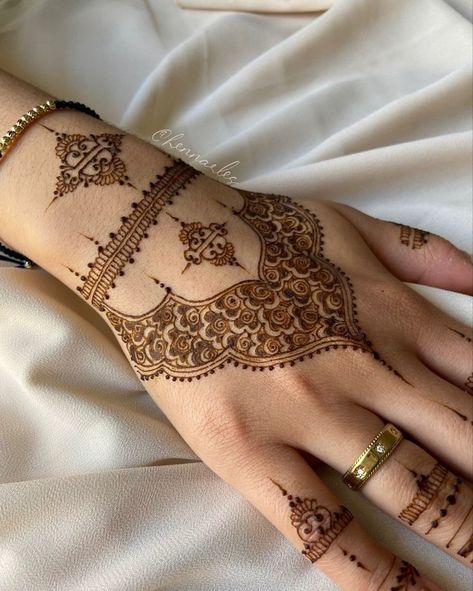 Cute Henna Tattoos, Beginner Henna, Henna Wedding, Cute Henna, Modern Henna, Modern Henna Designs, Beginner Henna Designs, Mehndi Patterns, Dulhan Mehndi