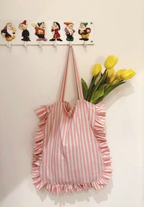 Introducing the brand new Draft-it-Yourself Ruffle Bag! – By Hand London Ruffle Tote Bag Pattern, Ruffle Bag Pattern, Ruffle Tote Bag, Tote Bad, Ruffle Bag, Diy Ruffle, Ruffles Bag, By Hand London, Sew Bags