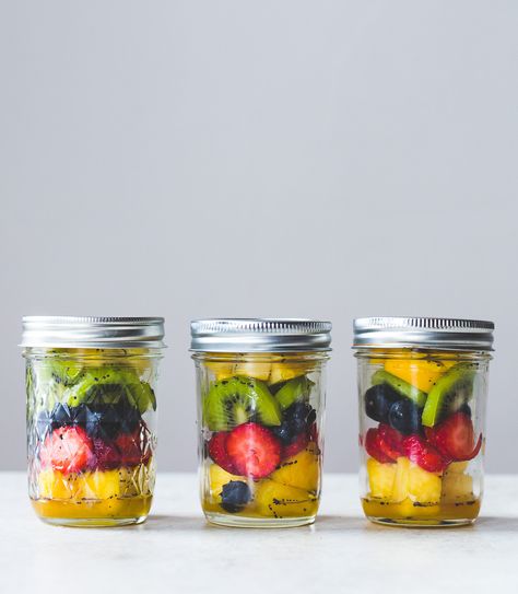 Layered in mason jars, these lemon poppy seed marinated fruit jars are a fresh, on-the-go snack with easy, make-ahead prep. Perfect for kids lunches too. Salad Mason Jars, Mason Jar Snacks, Healthy Fruit Salad Recipes, Ideas For Brunch, Brunch Salad, Fruit Jars, Healthy Fruit Salad, Mason Jar Salad, Mason Jar Meals