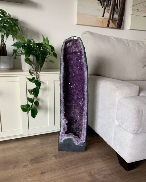 Small English Cottage, Amethyst Crystal Decor, English Cottage Kitchens, Geode Decor, Large Geode, Living Room Redo, Shelf Lighting, Crystal Geode, Diy Resin Art