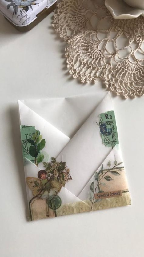 Pockets In Scrapbook, Pocket Paper Diy, How To Make Paper Pockets, Scrapbook Pocket Ideas, Paper Folders Ideas, Paper Pockets Diy Simple, Pocket Cards Tutorial, Making Envelopes Out Of Paper, Pocket Cards Ideas