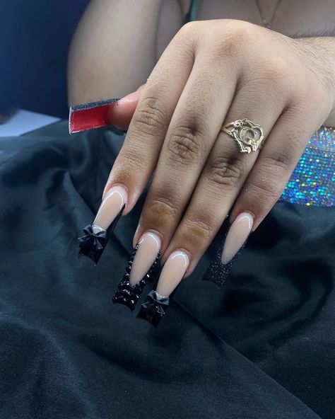 Black Exotic Nails, Acrylic Nails Dramatic, Black Inspo Nails, Red Bottom Nails Acrylic, Good Nail Ideas, Nails Idea Black, Nails French Ideas, Black Red Bottom Nails, Black Nails Prom