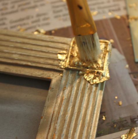 Transform Old Frames/Furniture with Spray Paint and Gold Leaf {DIY}... Diy Gold, White Spray Paint, Gold Spray Paint, Gold Leaf Art, Carpentry Diy, Gold Leaf Painting, Old Frames, Gold Diy, Painted Leaves