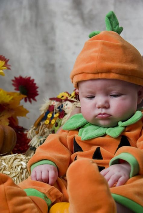 How to Sew a Round Pumpkin Costume Toddler Pumpkin Costume, Unique Toddler Halloween Costumes, Halloween Costume Sewing Patterns, Halloween Toddler Party, Baby Pumpkin Costume, Banana Costume, Baby Pumpkin, Pumpkin Halloween Costume