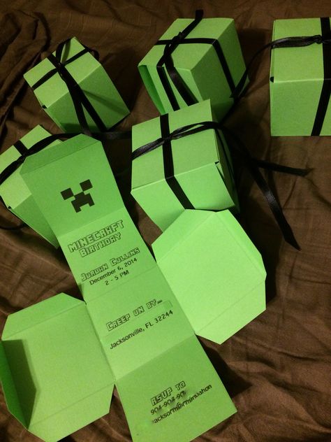 Creeper DIY Minecraft box invitation. Minecraft Party Invitations, Minecraft Box, Diy Minecraft Birthday Party, Minecraft Invitations, Minecraft Diy, Minecraft Birthday Invitations, Minecraft Party Decorations, 4de Verjaardag, Minecraft Birthday Cake