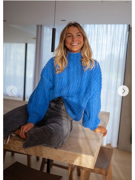 French Winter Fashion, Blue Sweater Outfit, Chic Lifestyle, Royal Blue Sweater, Bright Winter, Wardrobe Inspiration, Long Sleeve Knit Sweaters, Winter Sweater, Blue Sweater