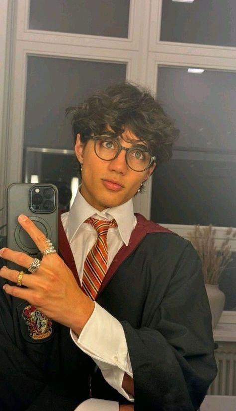 Mens Halloween Costume Ideas, Nik Kaufman, Nic Kauffman, Nick Kaufmann, Cute Parents, Harry Potter Golden Trio, Mens Halloween Costume, Nic Kaufmann, Benji Krol