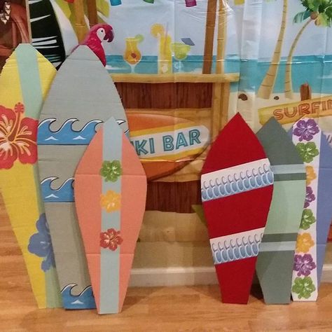 #beachpartydecor hashtag on Instagram • Photos and Videos Hawaiian Beach Party Decoration, Diy Cardboard Surfboard, Surfboard Party Decor, Diy Surfboard Decor Cardboard, Diy Hawaiian Party Decorations, Cardboard Surfboard, Son's Birthday, Surf Party, Aloha Party