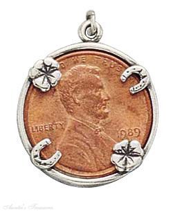 lucky penny charm, I own it. Luck Symbols, Penny Necklace, Boys Necklace, Lucky Charm Bracelet, Good Luck Symbols, Lucky Penny, Feeling Lucky, Boys Jewelry, Charm Holder