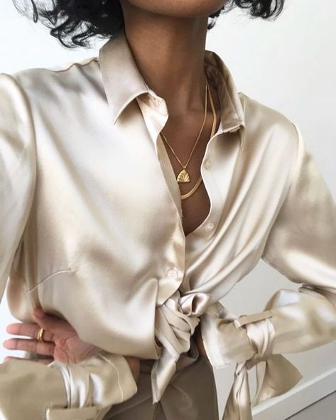 310 volgers, 765 volgend, 1,024 berichten - Bekijk Instagram-foto's en -video's van Ferani Ahmadali (@feraniahmadali) Cream Satin Blouse, Parisienne Style, Urban Wear Women, Urban Wear, Classy And Fabulous, Beautiful Blouses, Urban Outfits, White Fashion, Minimal Fashion